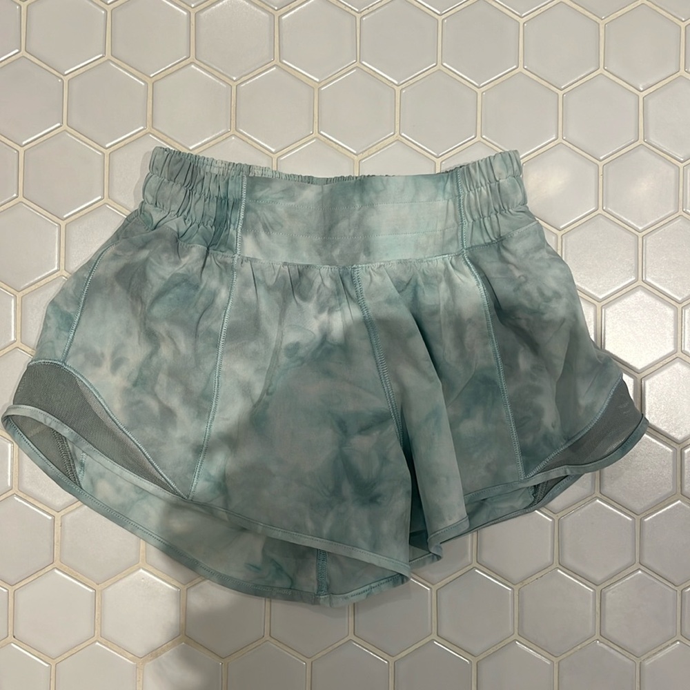 Lululemon hottie hot 2.5 inch short